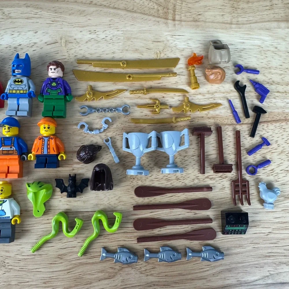 LEGO Minifigures Accessories Bulk Lot DC Superheroes City Superman Batman Hulk